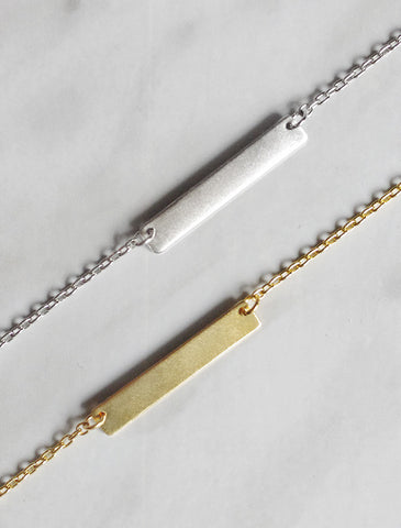 classic skinny bar necklace . horizontal . short