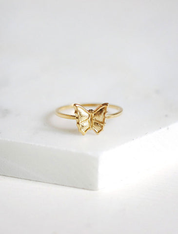 initial ring . gold