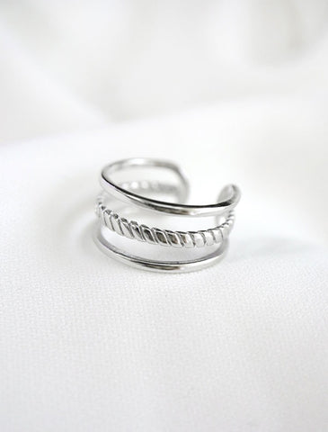 baguette ring . vertical