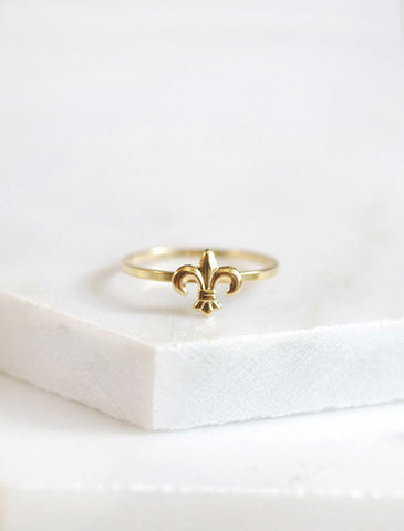 baguette ring . horizontal