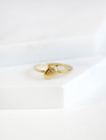 initial ring . gold