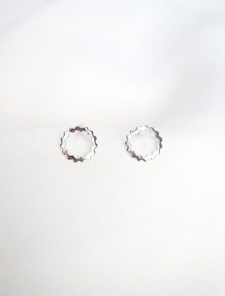 sterling silver scalloped circle studs