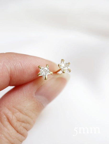 little crystal star stud earrings (5mm) in hand