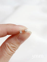 micro crystal star stud earrings (3mm) in hand