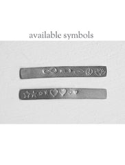 classic skinny bar necklace . horizontal . short