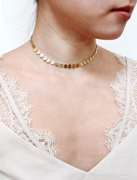 gold large disc chain choker modelled