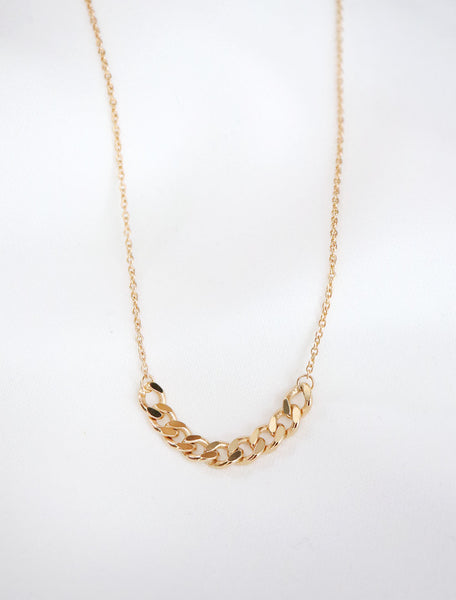 curb chain pendant necklace