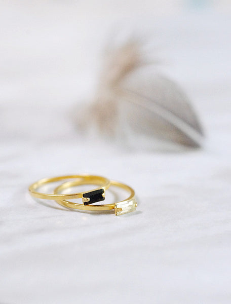 baguette ring . horizontal