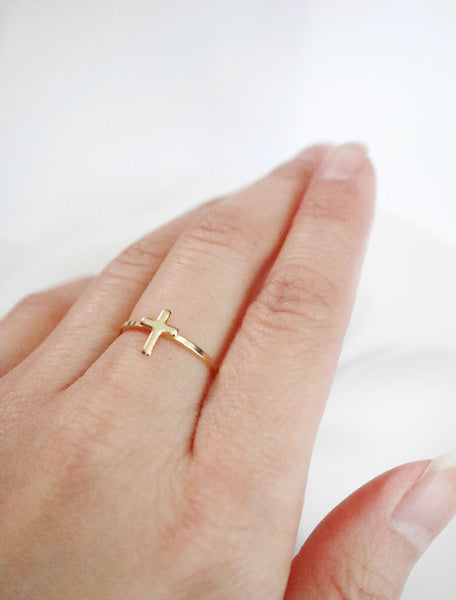 latin cross ring . vertical