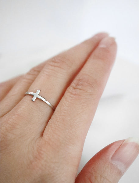 latin cross ring . vertical
