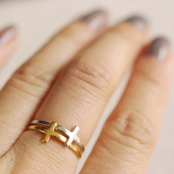 stacked sideways cross ring