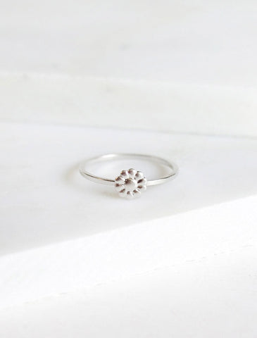 silver tiny daisy ring
