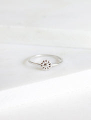 silver tiny daisy ring
